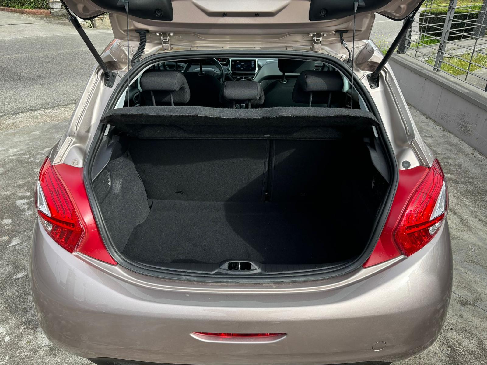 Peugeot 208 1.4 HDi 68 CV 5 porte Active - immagine 18