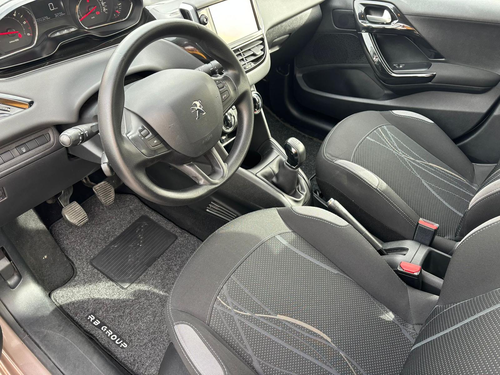 Peugeot 208 1.4 HDi 68 CV 5 porte Active - immagine 8