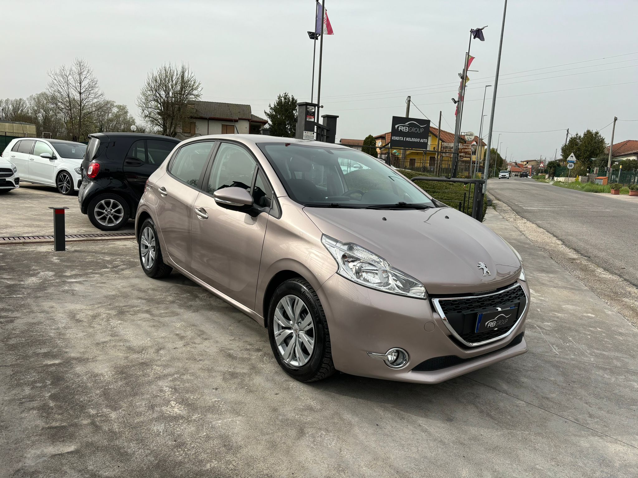 Peugeot 208 1.4 HDi 68 CV 5 porte Active - immagine 3