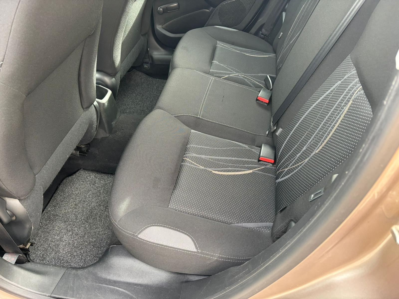 Peugeot 208 1.4 HDi 68 CV 5 porte Active - immagine 17