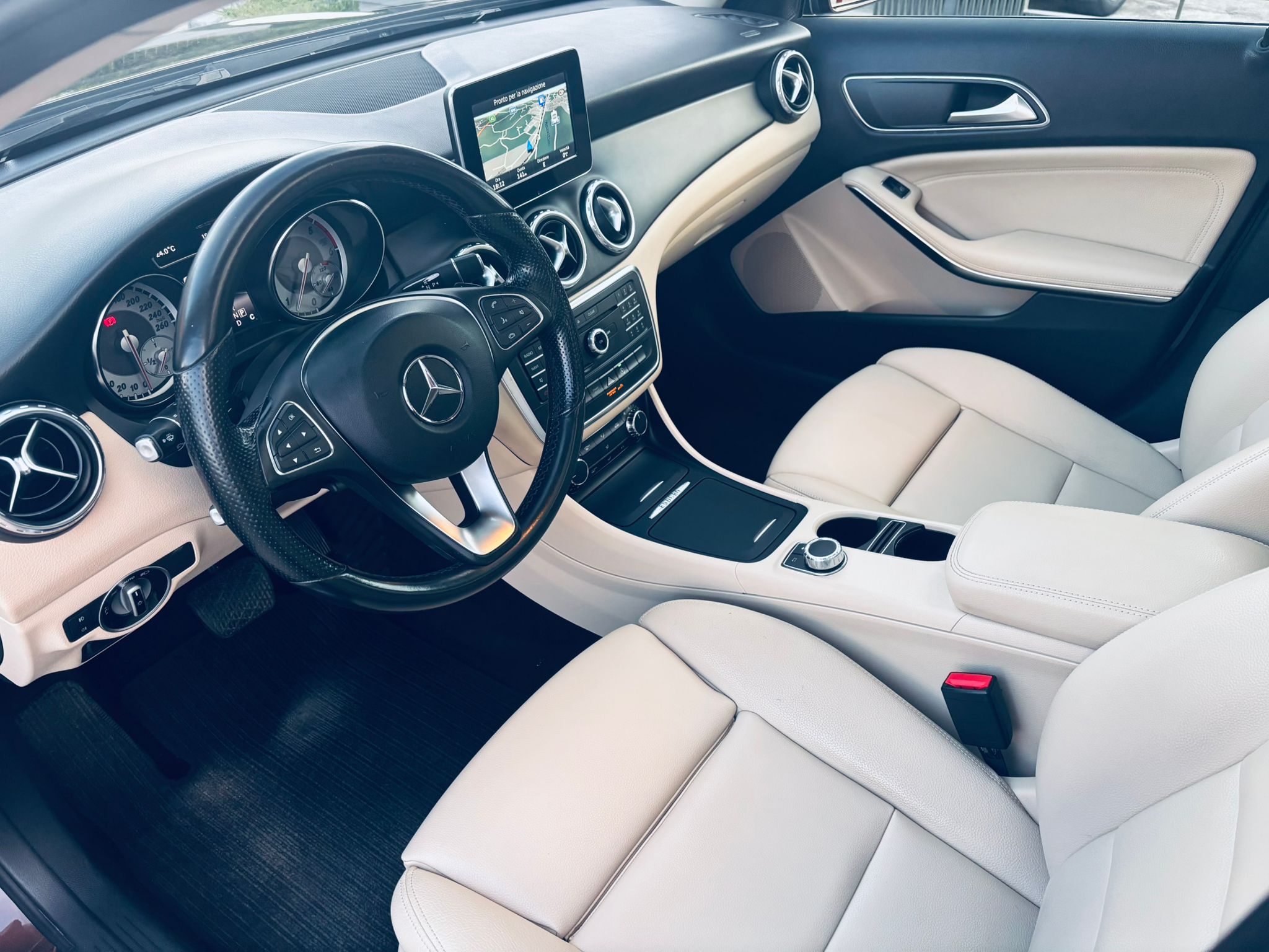 Mercedes-Benz GLA 200-X156 2014 d (cdi) Premium auto "TETTO" - immagine 12