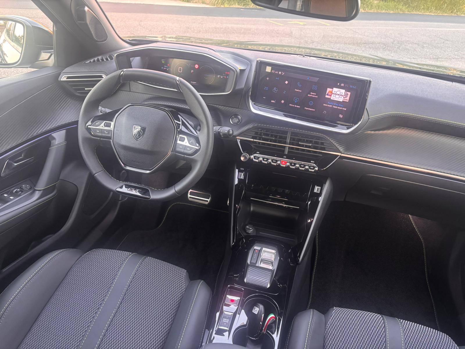 Peugeot 2008 Hybrid 145 e-DCS6 GT KM 0 - immagine 9