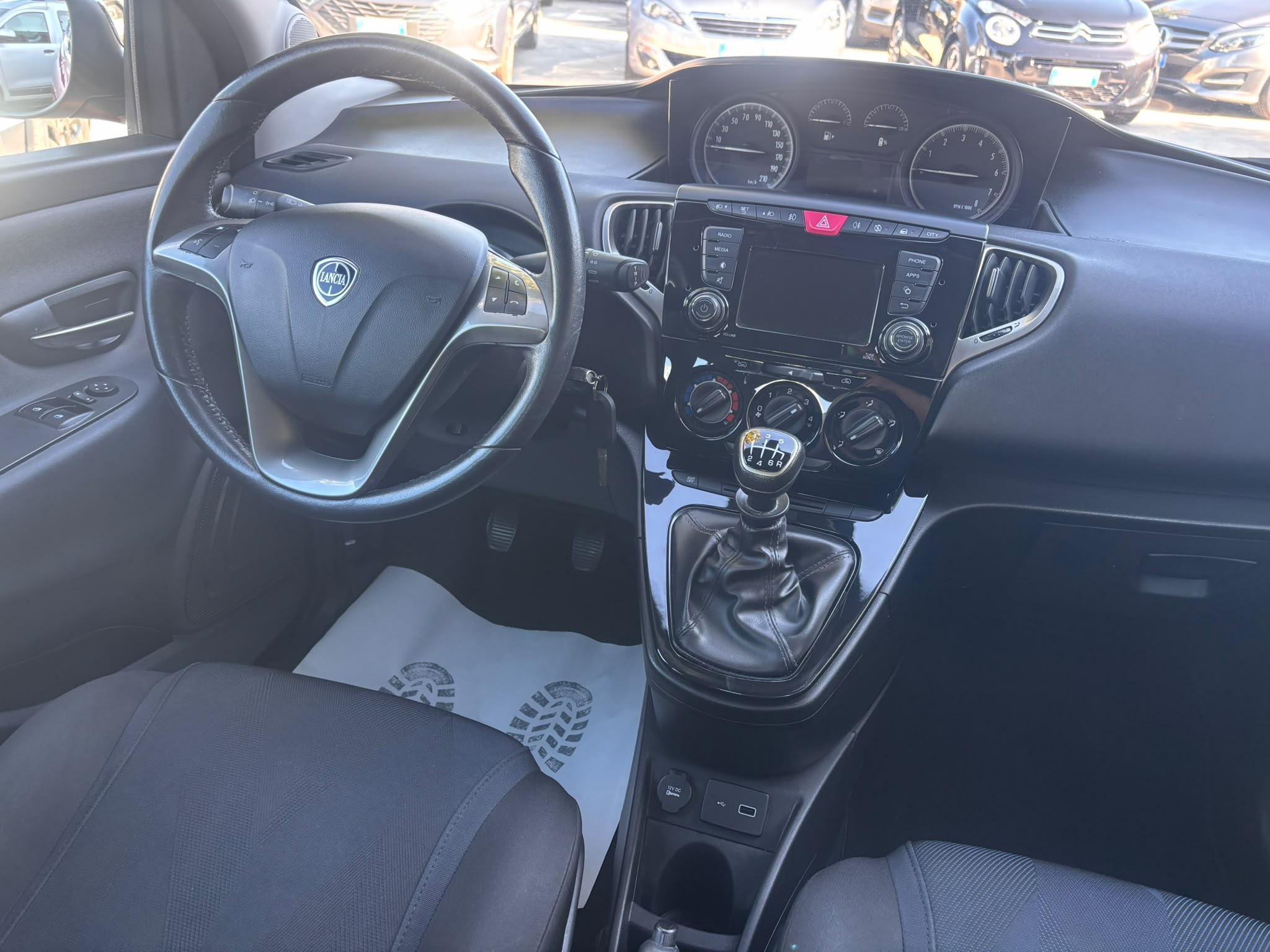 Lancia Ypsilon 1.2 69 CV 5 porte S&S Platinum - immagine 7