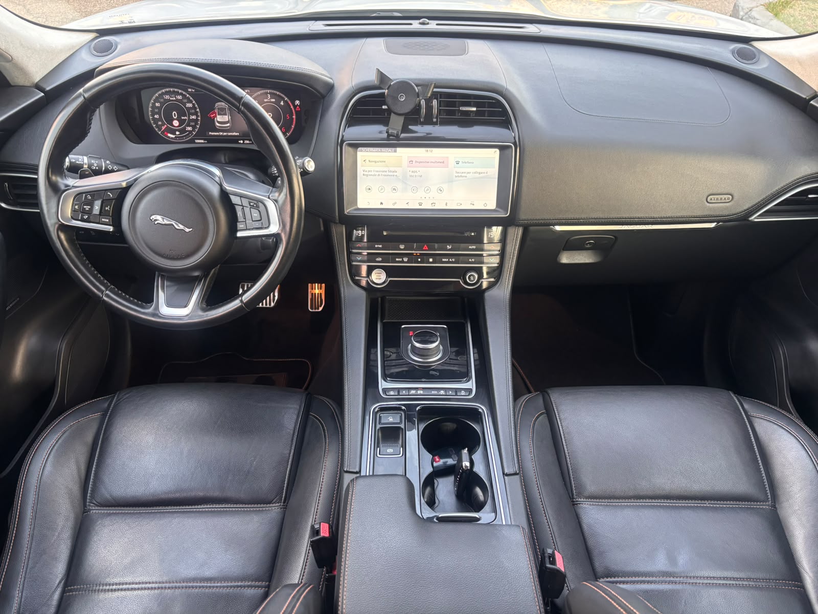 Jaguar F-Pace 2.0 D 180 CV AWD aut. Prestige - immagine 11