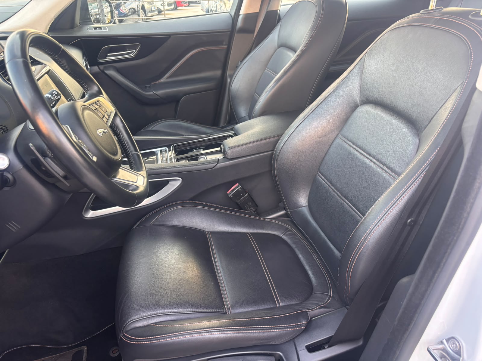 Jaguar F-Pace 2.0 D 180 CV AWD aut. Prestige - immagine 14