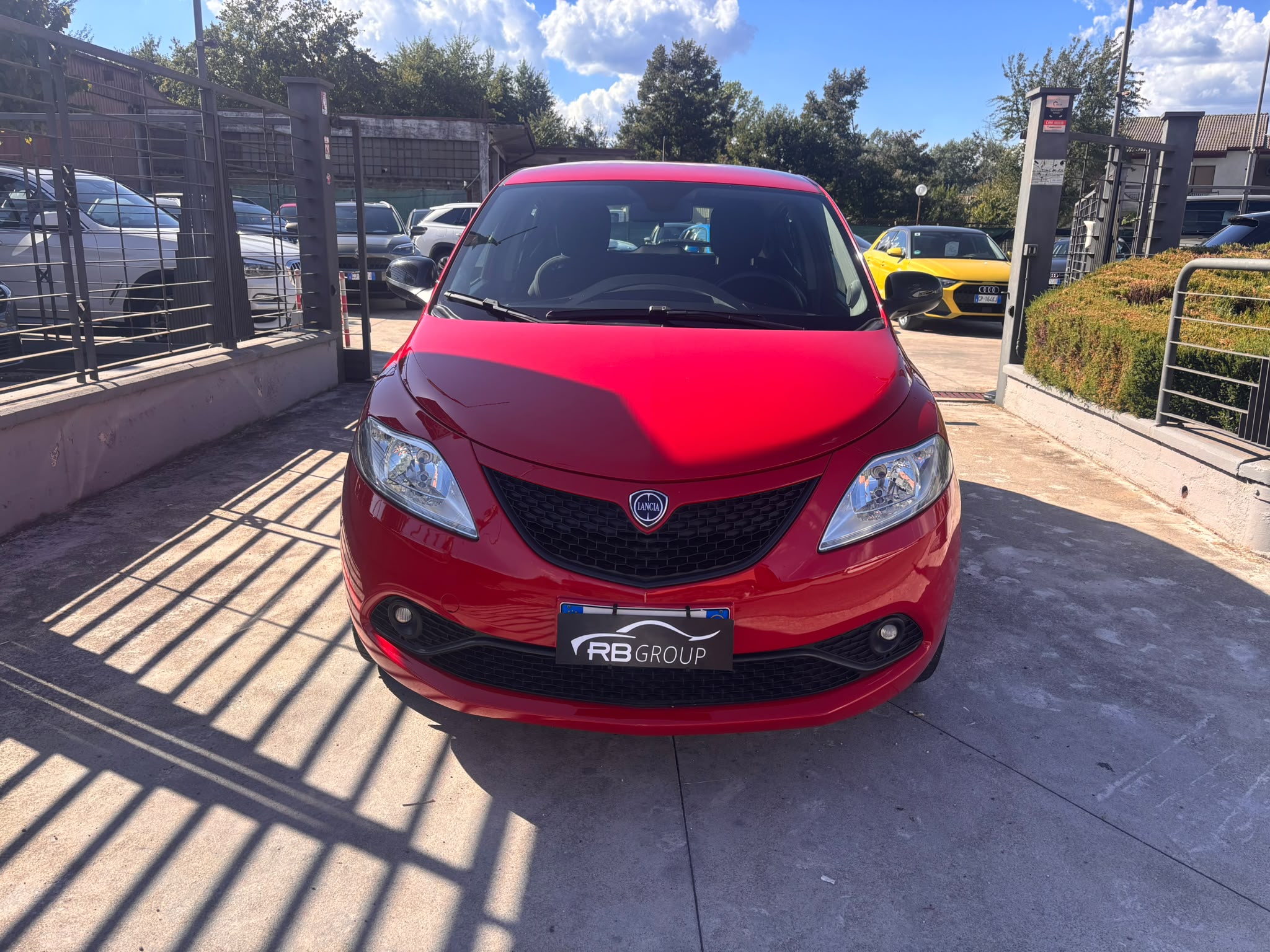 Lancia Ypsilon 1.2 69 CV 5 porte S&S Platinum - immagine 2