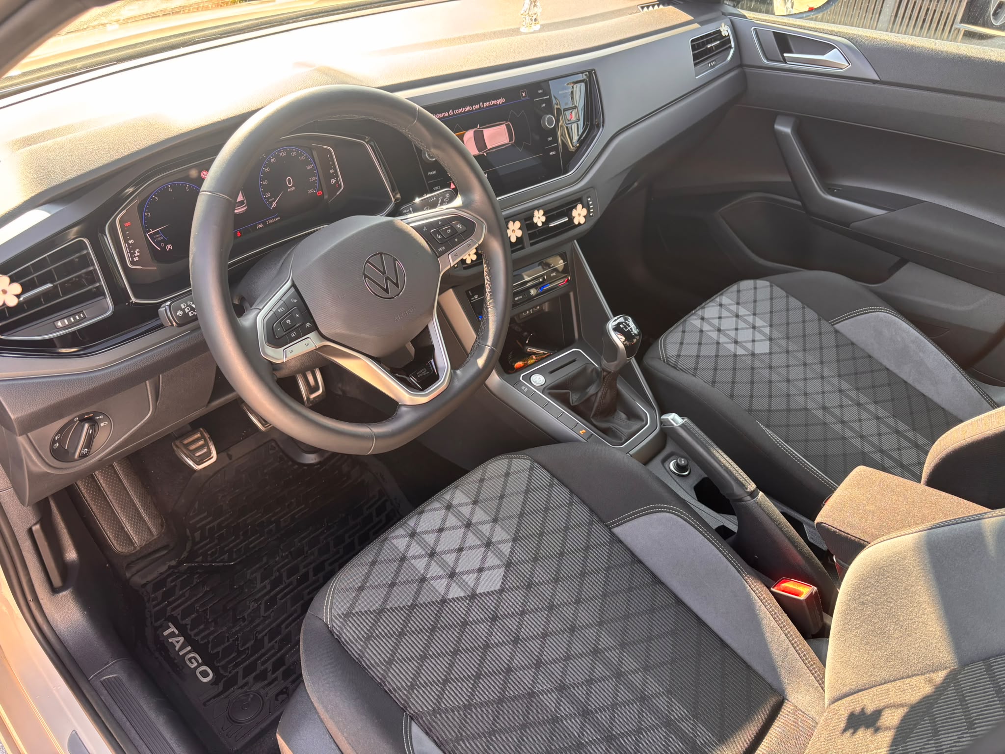 Volkswagen Taigo 1.0 TSI 115 CV R-Line Plus - immagine 13