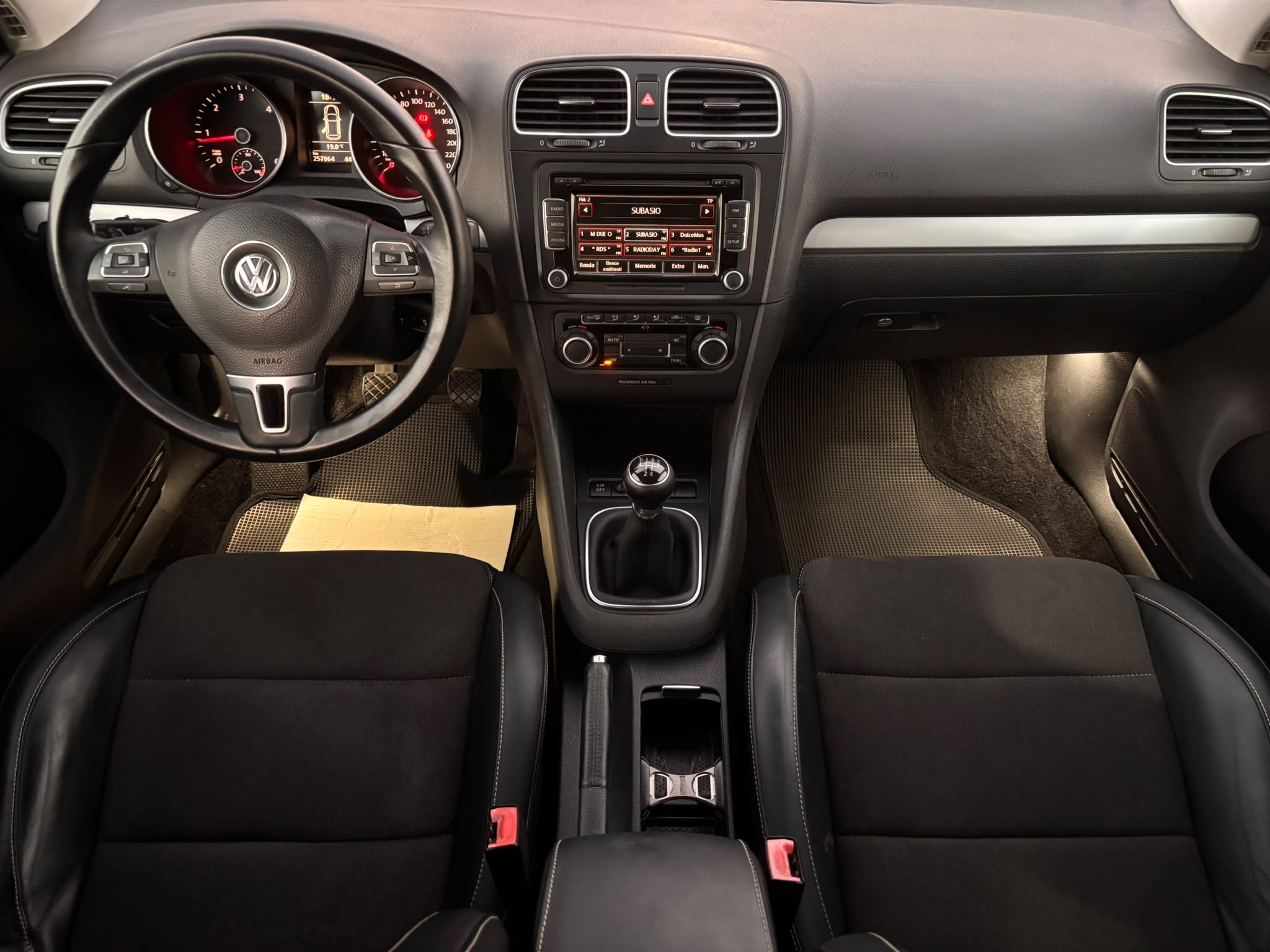 Volkswagen Golf 2.0 TDI 110CV DPF 5p. Comfort. - immagine 9
