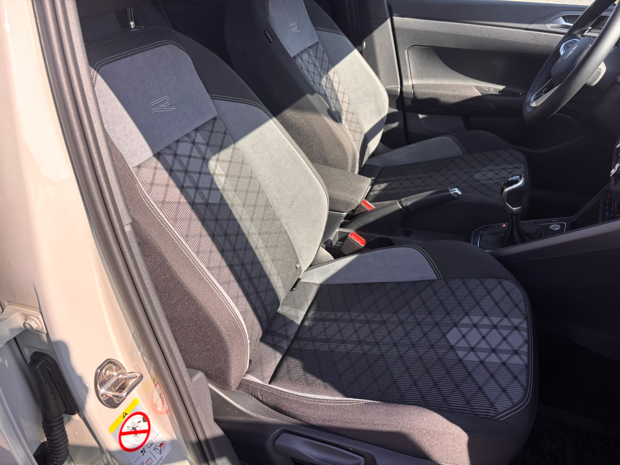 Volkswagen Taigo 1.0 TSI 115 CV R-Line Plus - immagine 14