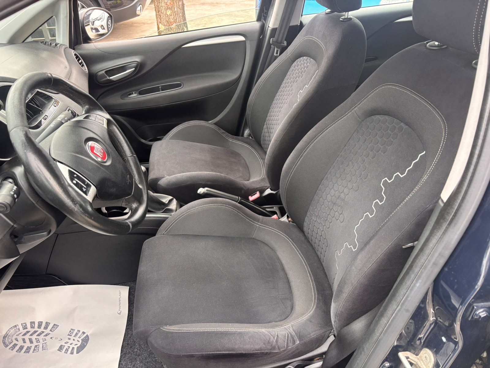 Fiat Punto 1.3 MJT II 75 CV 5 porte Lounge - immagine 10