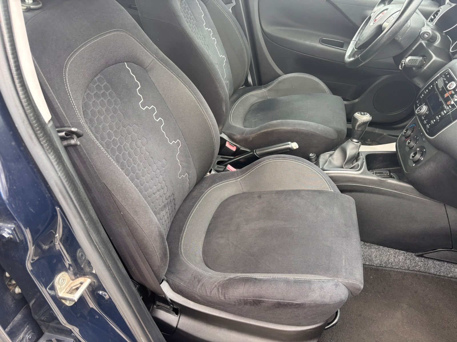 Fiat Punto 1.3 MJT II 75 CV 5 porte Lounge - immagine 9