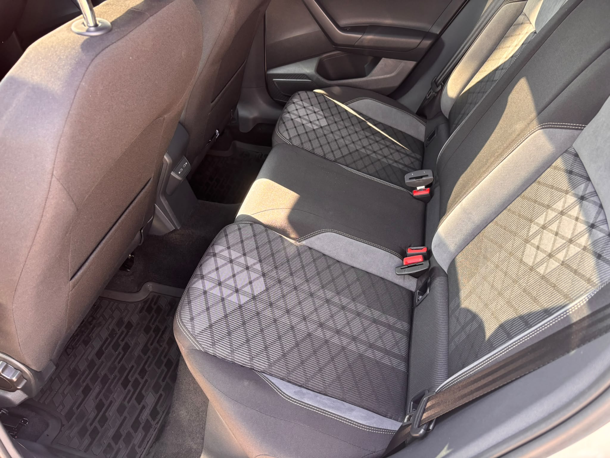 Volkswagen Taigo 1.0 TSI 115 CV R-Line Plus - immagine 20
