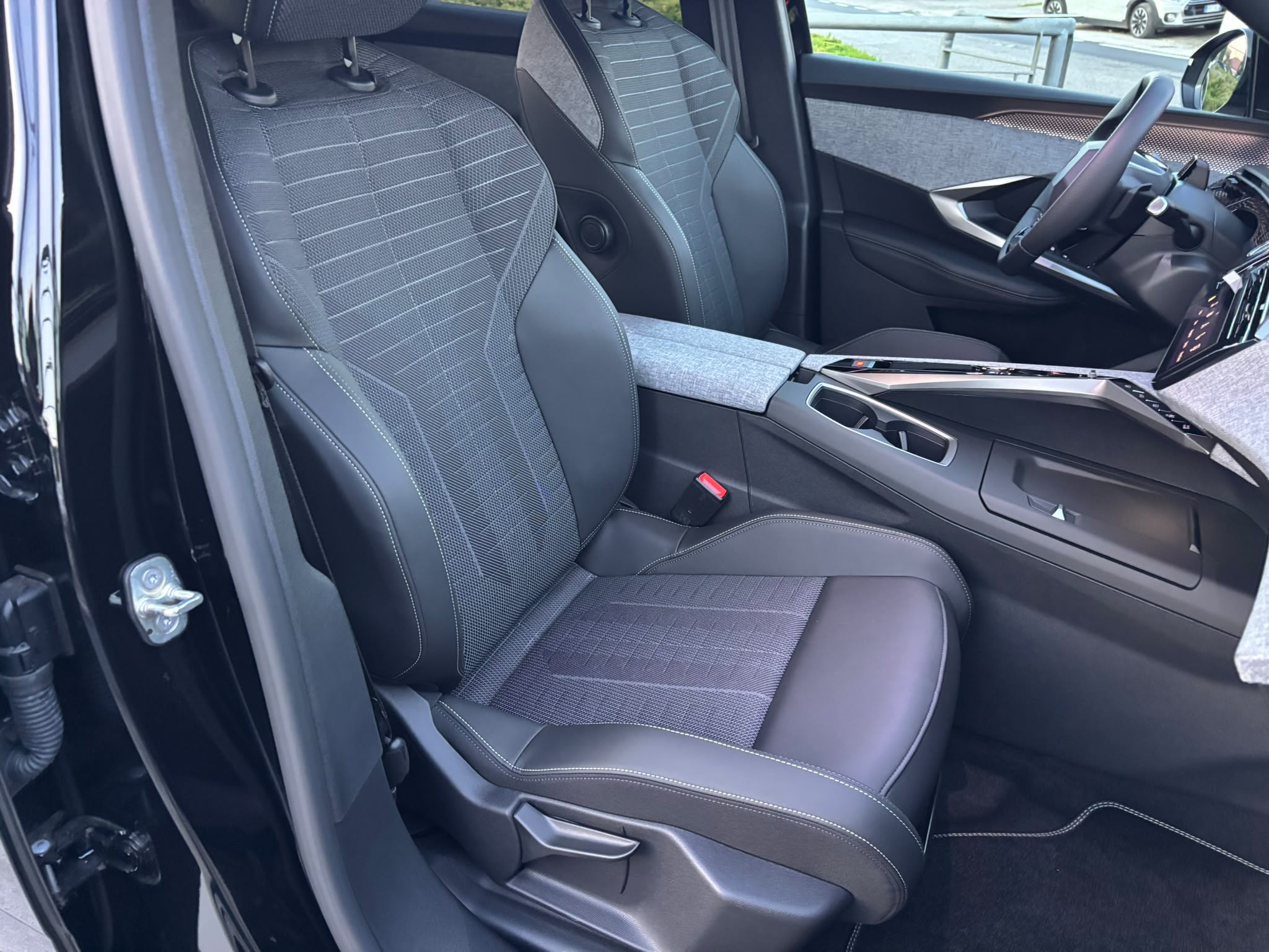 Peugeot 3008 III 2024 1.2 hybrid GT Exclusive 145cv e-dcs6 KM 0..!!! NO Vincoli di Finanz. - immagine 11